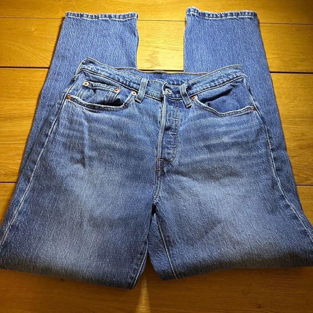 Levi’s 501 button fly jeans 26 medium wash